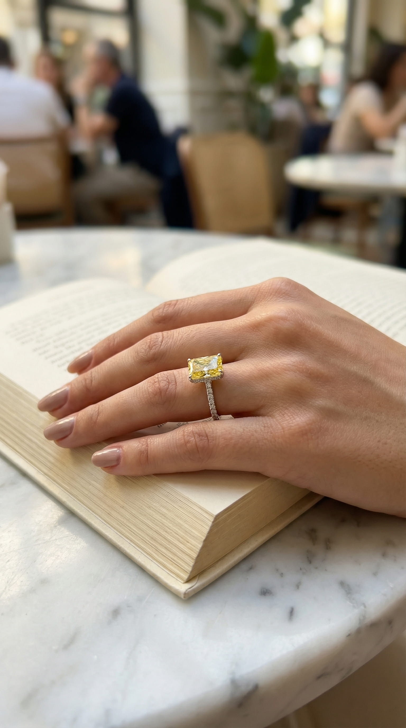 925 Ayar Gümüş Strin Taşlı Baget Pırlanta Montürlü Zarif Kadın Yüzük